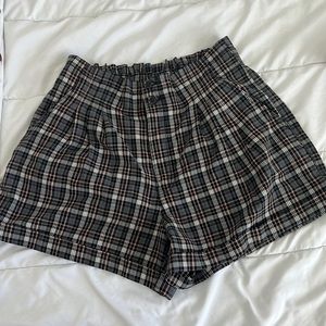 American eagle plaid mom shorts, relaxed fit,fits smaller sized people too